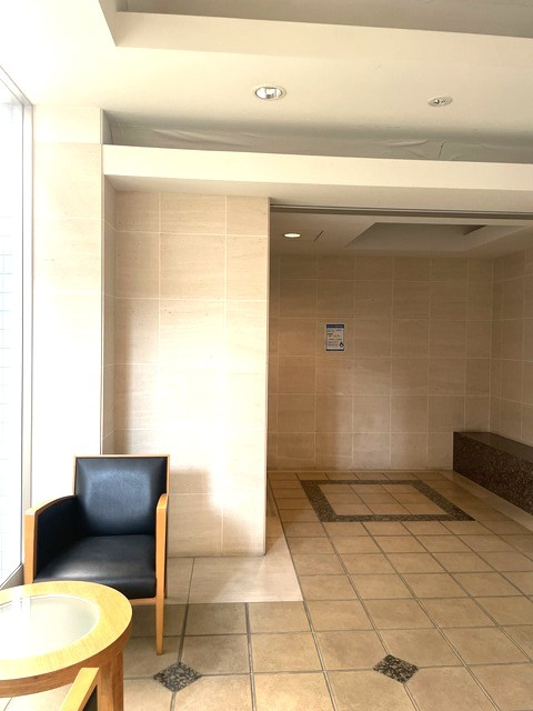 アルファステイツ三条Ⅱのエントランス