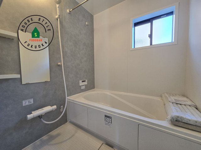 大野城市南ヶ丘6丁目第3-4棟（2号棟）の浴室|1日の疲れを癒してくれる広々バスルーム。雨の日のお洗濯にも大活躍な浴室乾燥機付です！