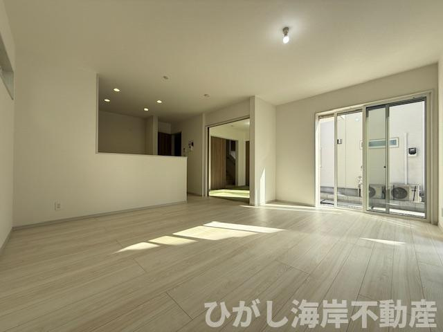茅ヶ崎市今宿　新築戸建　全8棟の居間・リビング|15.5帖　LDK