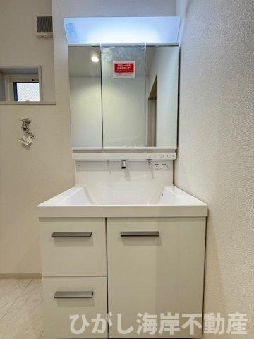 茅ヶ崎市今宿　新築戸建　全8棟の独立洗面台|三面鏡化粧台