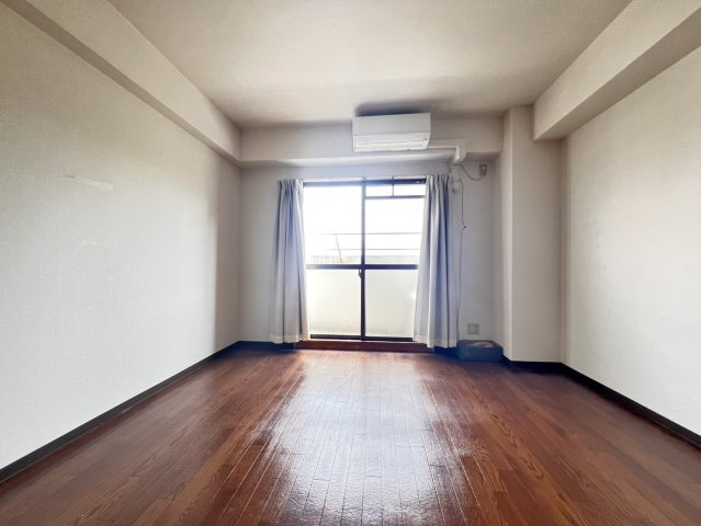 グランディールハイツの洋室