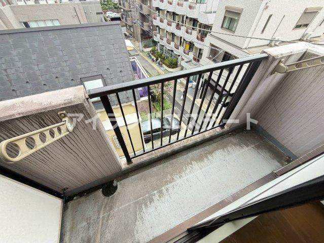 アヴェニール駒沢大学　駅近　バストイレ別　角部屋のバルコニー
