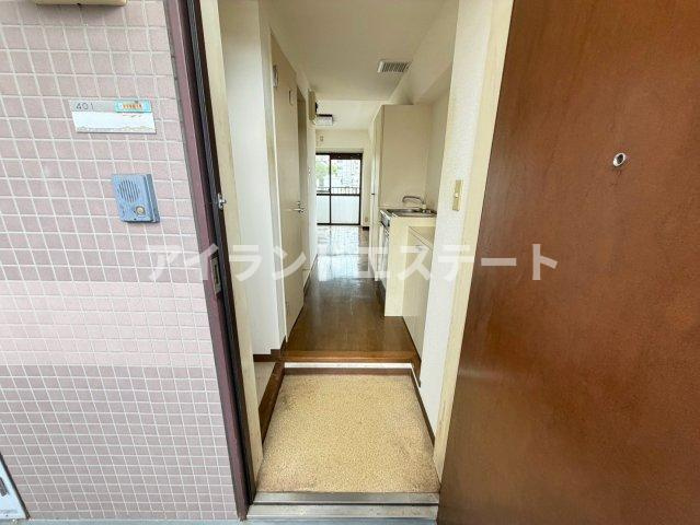 アヴェニール駒沢大学　駅近　バストイレ別　角部屋の玄関