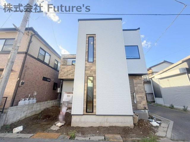 三郷市新和5丁目　新築戸建　全1棟の外観|オシャレなデザインの邸宅です