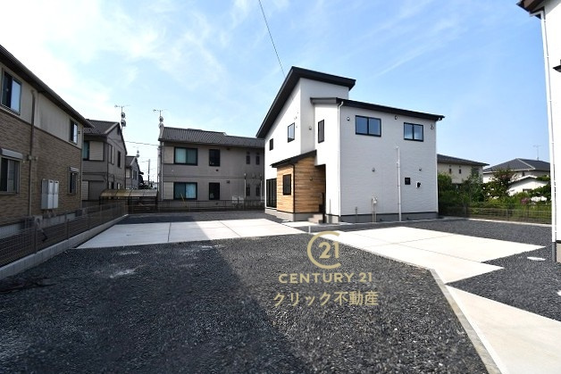 Terrace　水戸市笠原町　2期 　4の駐車場|駐車場は十分なスペース。ご家族それぞれが車をご所有の場合や、来客の際も安心です。
内覧可能です。ご予約はHPから、またお電話でもお気軽にどうぞ。