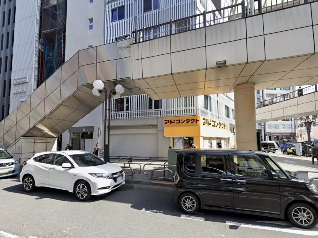 曙ビルのエントランス