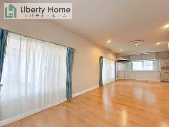 古河市女沼　中古戸建の居間・リビング