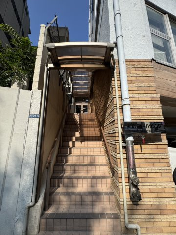 新宿ニューハウジング|屋根付きで安心