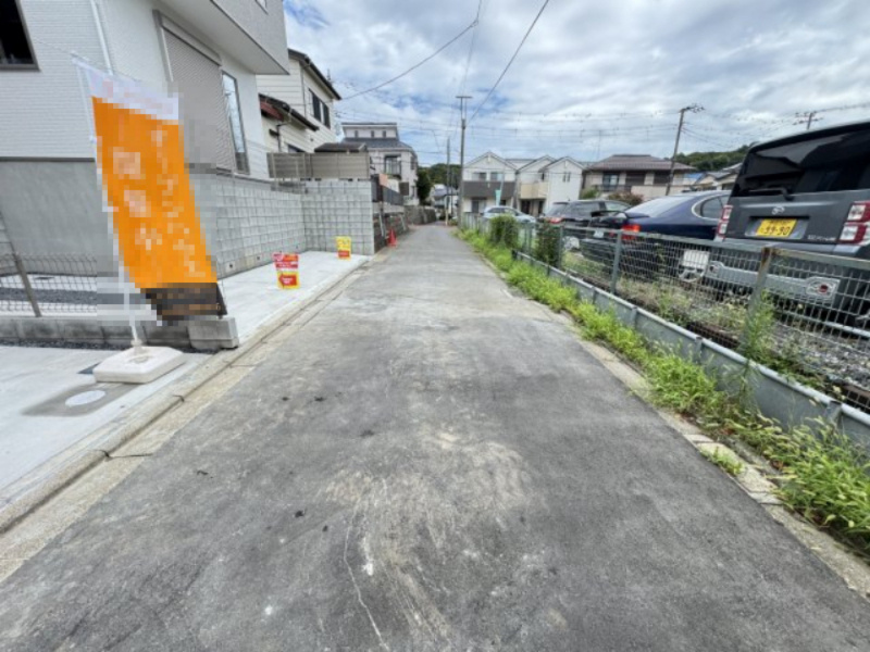 松戸市松戸新田新築戸建【寒風台小学校：10分】の前面道路含む現地写真|東側前面道路