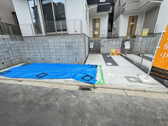 松戸市松戸新田新築戸建【寒風台小学校：10分】の駐車場|2号棟駐車スペース・2台駐車可