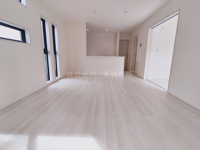 【居間・リビング】 | 川越市大仙波 | 開放感があり日当たり良好です