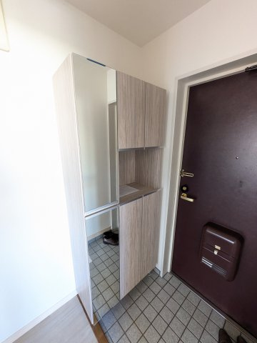 青山コーポAの玄関