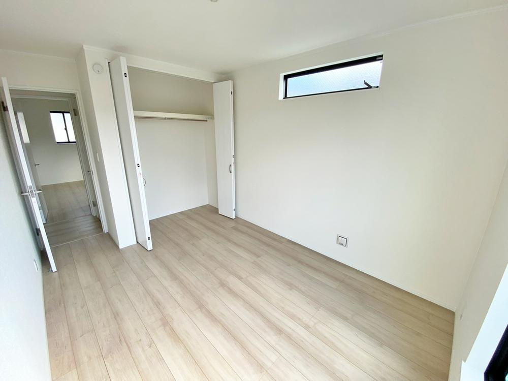 【Heartfull Town】東大和市向原５期の収納|居室にはクローゼットを完備し、自由度の高い家具の配置が叶うシンプルな空間です。お子様の成長と共に必要になる子供部屋にぴったりの間取りですね。