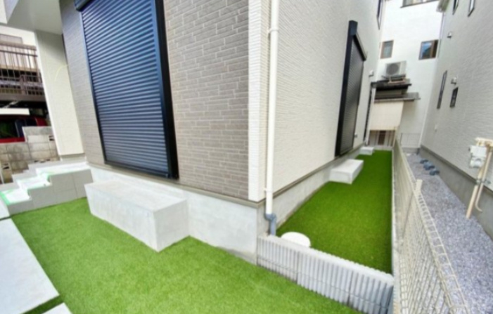 【Heartfull Town】東大和市向原５期の庭|人工芝設置済み♪小さなお子様の安全な遊び場になる広さです。プランター栽培も楽しめますね。