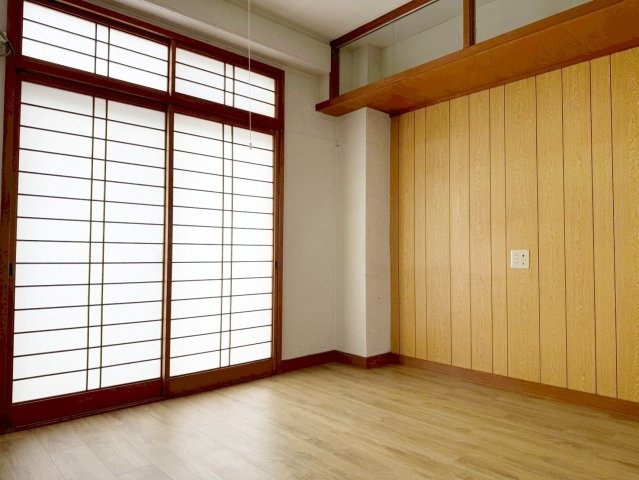 甲山グリーンハイツの洋室|【洋室６帖南東側】全ての居室が6帖以上の洋室だから、ベッドやデスクを置いてもゆったり。個々のプライベート空間をしっかり確保した快適な住まいです。