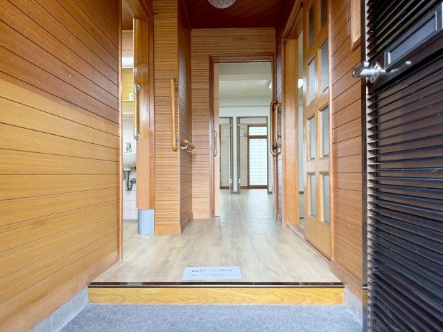 甲山グリーンハイツの玄関|ご自宅から現地まで、当社スタッフがお車にて「送り迎え」も可能です！お気軽にお問い合わせください！