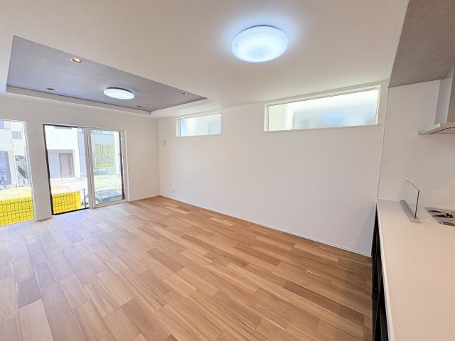 沖縄市美里６丁目２期-１１号棟の居間・リビング