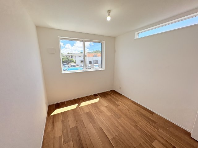 沖縄市美里６丁目２期-１１号棟の洋室