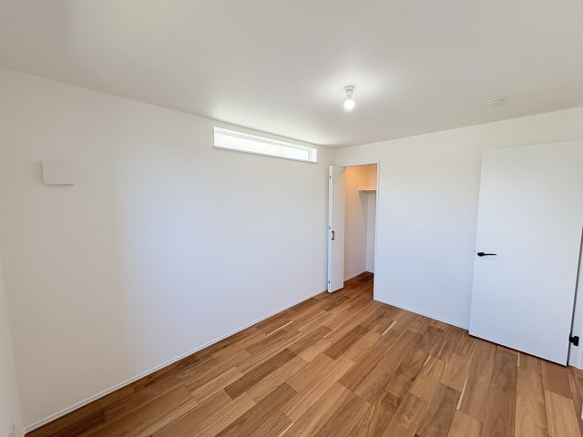 沖縄市美里６丁目２期-１１号棟の洋室