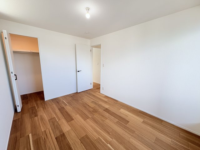 沖縄市美里６丁目２期-１１号棟の洋室