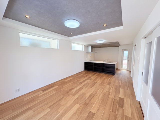 沖縄市美里６丁目２期-１１号棟の居間・リビング