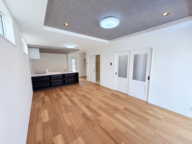 沖縄市美里６丁目２期-１１号棟の居間・リビング