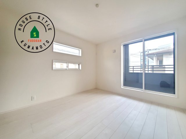 熊本市北区武蔵ケ丘2丁目第1-2棟（1号棟）の内観：施工例|採光良好な洋室は全居室、複層ガラスの遮熱効果と断熱効果で、一年中快適に過ごせます。