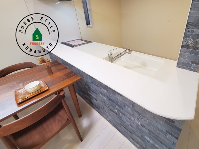 熊本市北区武蔵ケ丘2丁目第1-2棟（1号棟）の内観：施工例|キッチンから立ち込める香りが今日の料理を期待させます。