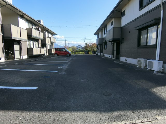 コート・デ・ボナールA棟の駐車場