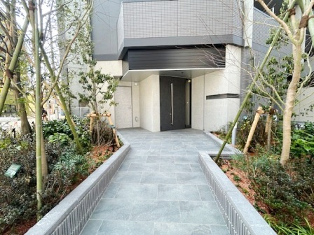 ロイジェント駒込六義園のエントランス