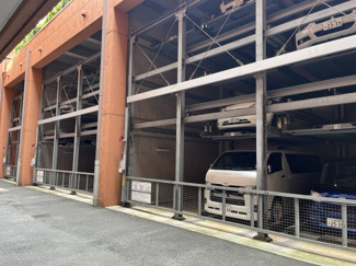 【駐車場】 | アーバンフォレスト柿生 | エントランスの裏に駐車場があります
