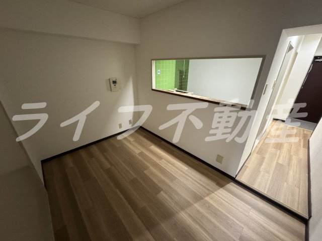 幸田マンション新深江の内装|明るい室内です