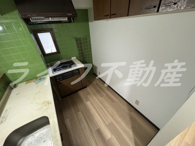 幸田マンション新深江のキッチン|コンパクトなキッチンで掃除もラクラク