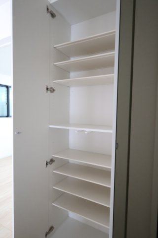 《仲介手数料無料》練馬区石神井町８丁目42-18(2号棟)新築一戸建てKEIAI Styleの玄関|撮影日 2025年10月9日 13:40 曇り