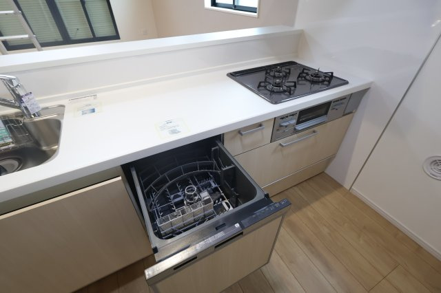 《仲介手数料無料》練馬区石神井町８丁目42-18(2号棟)新築一戸建てKEIAI Styleのキッチン|撮影日 2025年10月9日 13:40 曇り