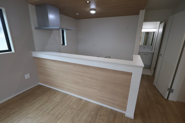 《仲介手数料無料》練馬区石神井町８丁目42-18(2号棟)新築一戸建てKEIAI Styleのキッチン|撮影日 2025年10月9日 13:40 曇り