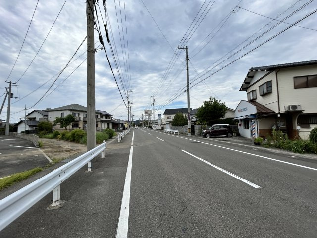 坂井町3丁目　中古戸建の前面道路含む現地写真