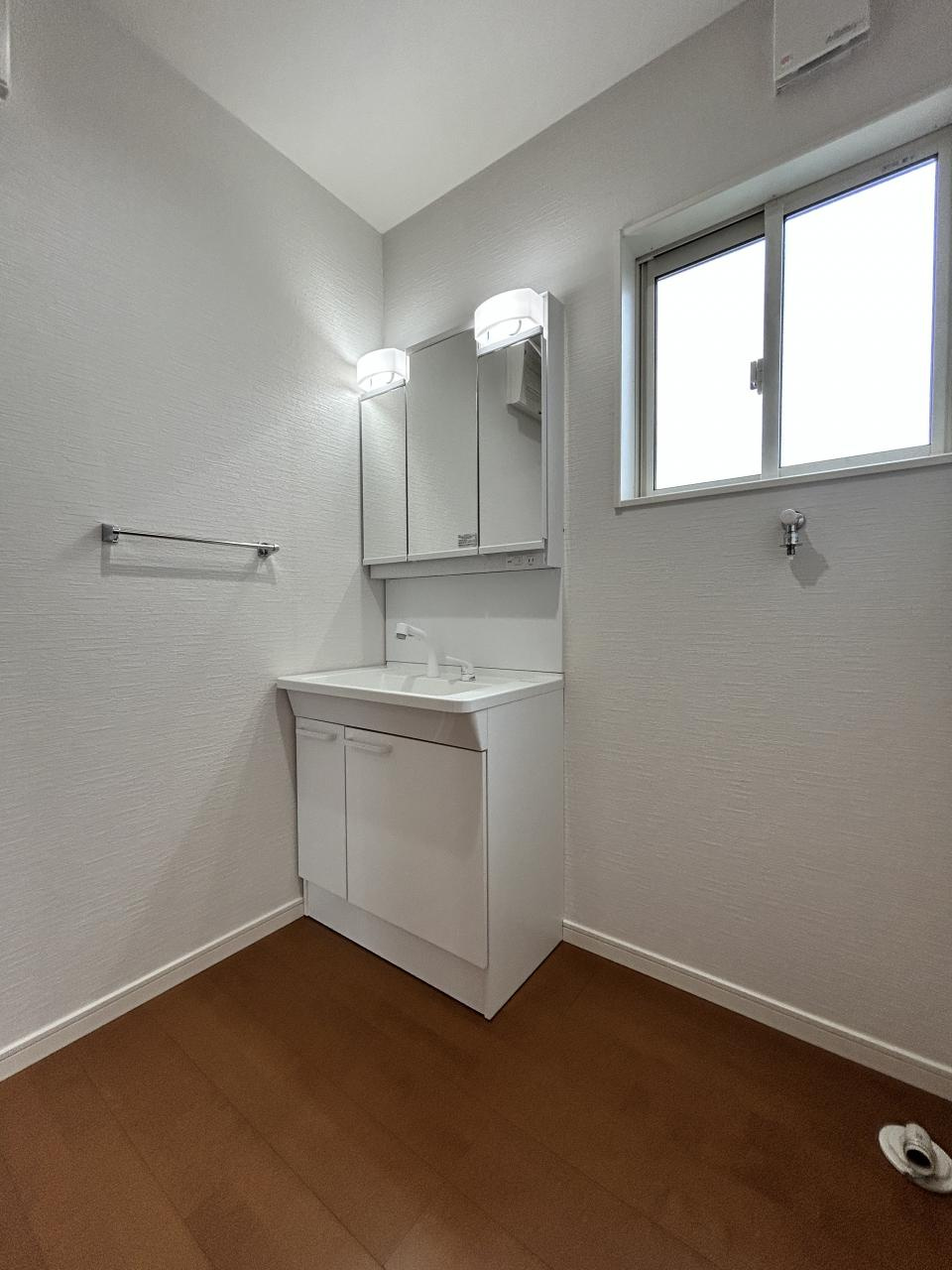 坂井町3丁目　中古戸建の独立洗面台