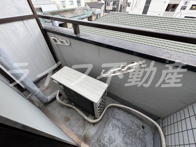 新深江ツリガミビルパートⅠのバルコニー|開放的で明るい空間を演出してくれるバルコニーです