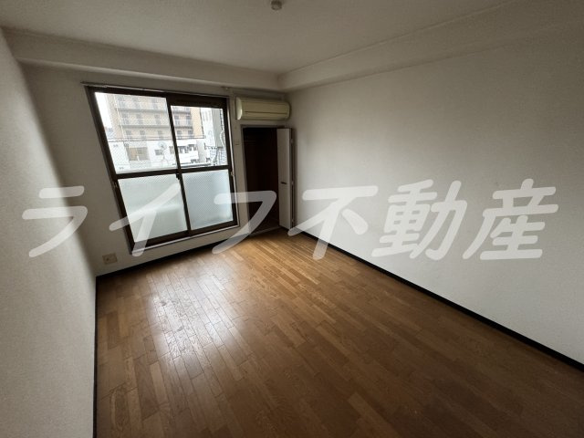 新深江ツリガミビルパートⅠの洋室|ゆったりした洋室です