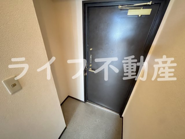 新星布施ビルの玄関|明るい玄関です