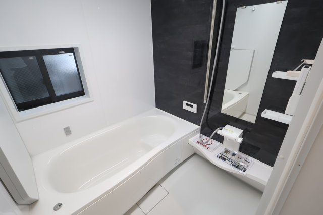 【浴室】 | 《仲介手数料無料》練馬区大泉学園町５丁目16-3(全1戸)新築一戸建てグラファーレ | 撮影日 2025年10月9日 14:40 曇り