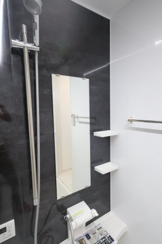 【浴室】 | 《仲介手数料無料》練馬区大泉学園町５丁目16-3(全1戸)新築一戸建てグラファーレ | 撮影日 2025年10月9日 14:40 曇り