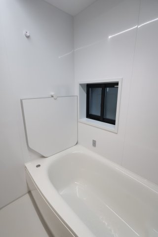 【浴室】 | 《仲介手数料無料》練馬区大泉学園町５丁目16-3(全1戸)新築一戸建てグラファーレ | 撮影日 2025年10月9日 14:40 曇り