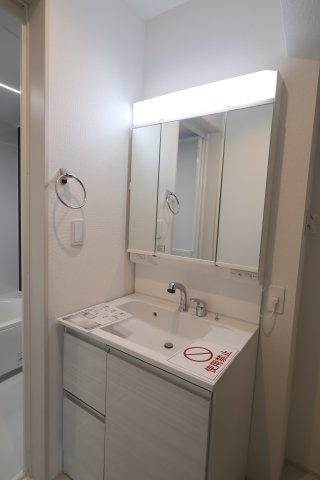 【独立洗面台】 | 《仲介手数料無料》練馬区大泉学園町５丁目16-3(全1戸)新築一戸建てグラファーレ | 撮影日 2025年10月9日 14:40 曇り