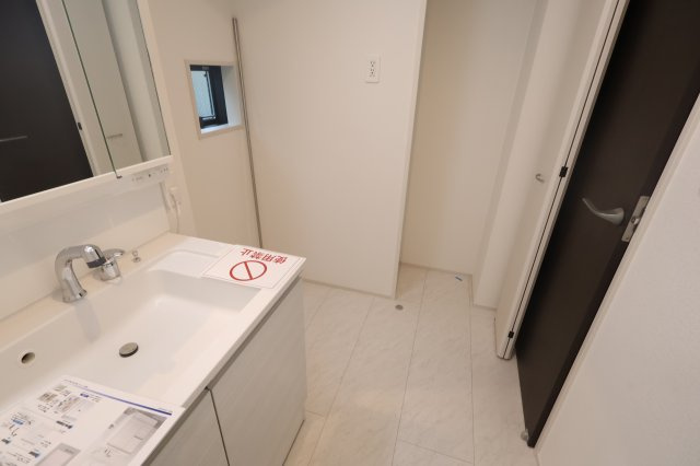 【ランドリースペース】 | 《仲介手数料無料》練馬区大泉学園町５丁目16-3(全1戸)新築一戸建てグラファーレ | 撮影日 2025年10月9日 14:40 曇り