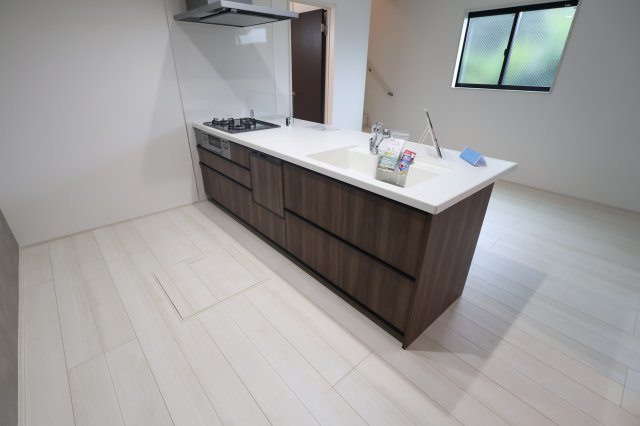 【キッチン】 | 《仲介手数料無料》練馬区大泉学園町５丁目16-3(全1戸)新築一戸建てグラファーレ | 撮影日 2025年10月9日 14:40 曇り