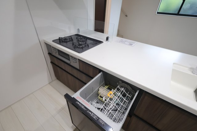 【キッチン】 | 《仲介手数料無料》練馬区大泉学園町５丁目16-3(全1戸)新築一戸建てグラファーレ | 撮影日 2025年10月9日 14:40 曇り