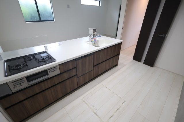 【キッチン】 | 《仲介手数料無料》練馬区大泉学園町５丁目16-3(全1戸)新築一戸建てグラファーレ | 撮影日 2025年10月9日 14:40 曇り