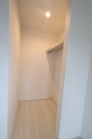 【収納】 | 《仲介手数料無料》練馬区大泉学園町５丁目16-3(全1戸)新築一戸建てグラファーレ | 撮影日 2025年10月9日 14:40 曇り